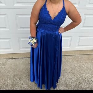 Selling my prom dress from 2023!